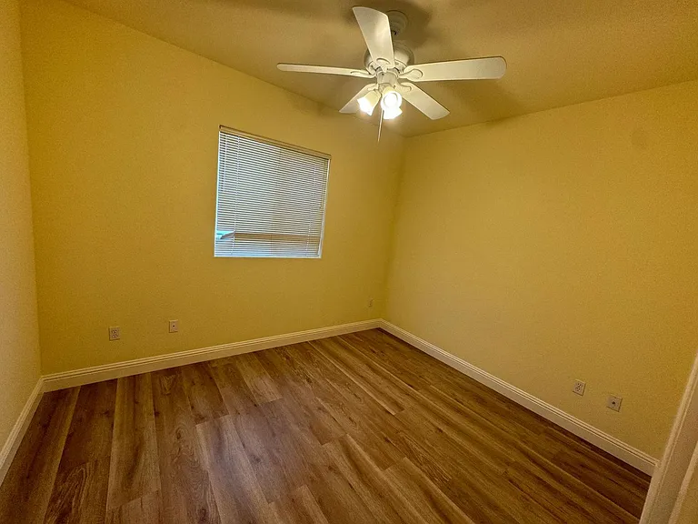 2315 Glacier Pl #B — Photo 13
