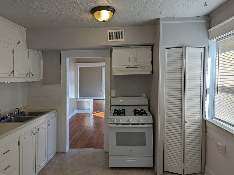 3931 Scarritt Ave #3 — Photo 5