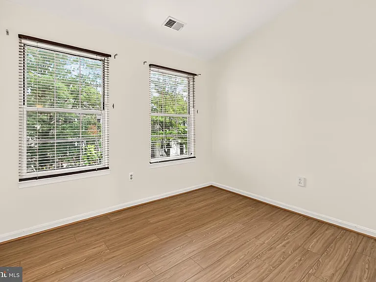 14637 Stream Pond Dr — Photo 33
