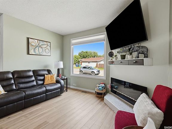 5th image of 334 Needham CRESCENT