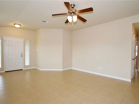 4th image of 313 Hoya Ln