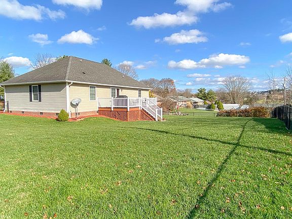 4th image of 180 Greenway Dr