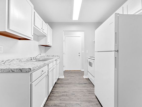 2nd image of 5943 Walnut Cir #C12