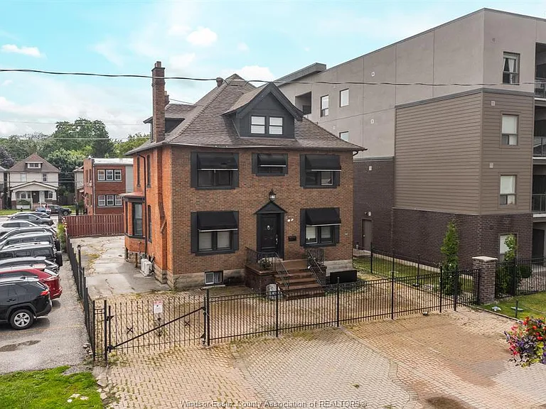 961 Ouellette Ave #2 — Photo 36