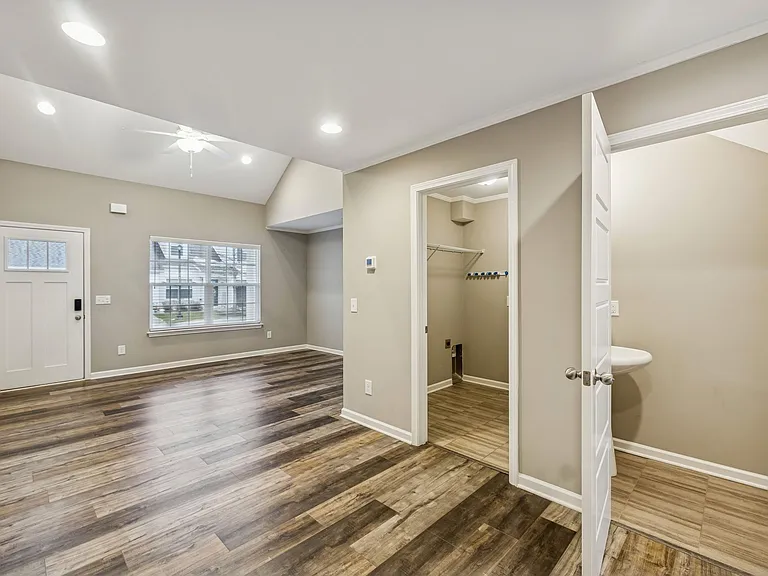 3219 Clemons Cir — Photo 16