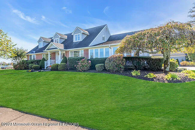 4 bed, 3.5 bath, 3276 sqft, $13,000 — Photo 2