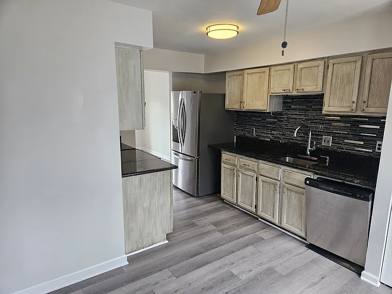 2918 Madeira Ct — Photo 23