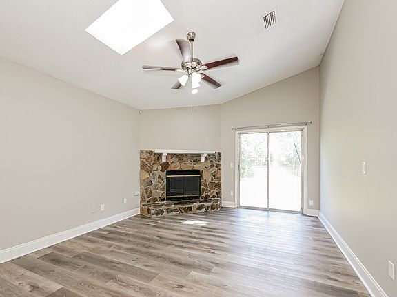 4th image of 2658 Malibu Cir
