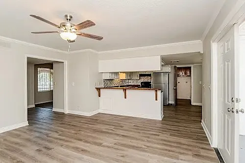 Spacious 3 Bed/2 Bath Single Family Home in Mesa, AZ - Available 8/17/2026 — Photo 4