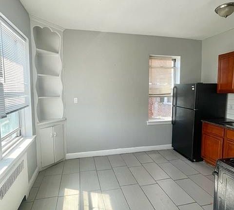2nd image of 295 Lincoln Ave