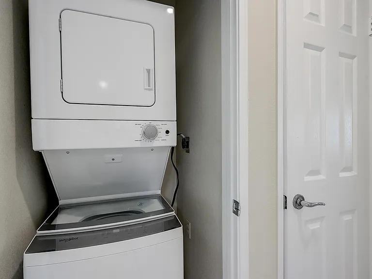 200 Caldecott Ln #108 — Photo 32