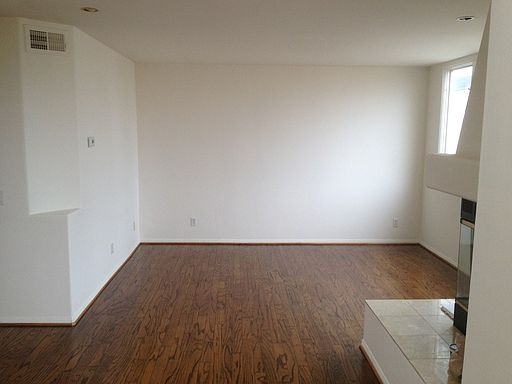 5th image of 6620 La Jolla Blvd