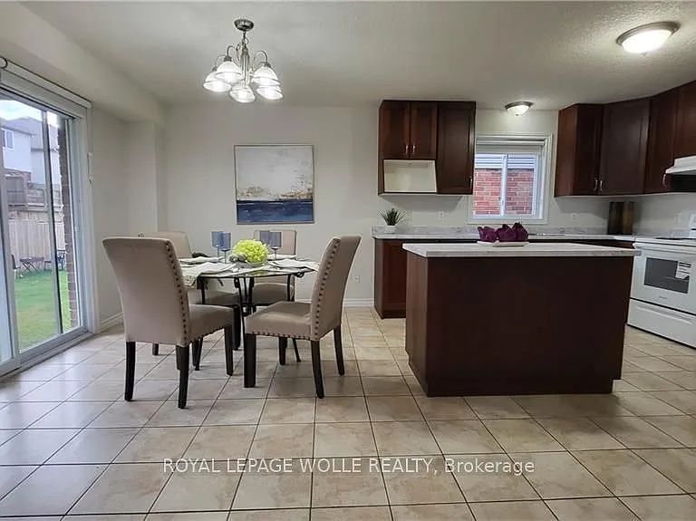 128 Udvari Cres #A — Photo 9