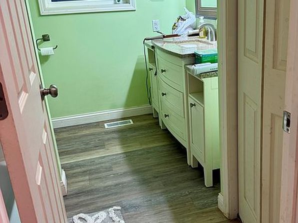 576 Holiday Acres Dr