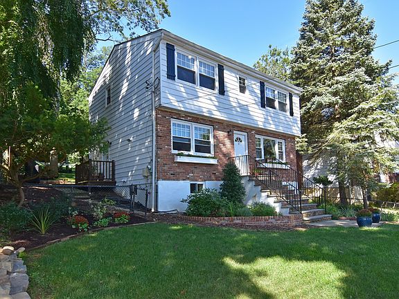 3rd image of 48 Ogden Pl W