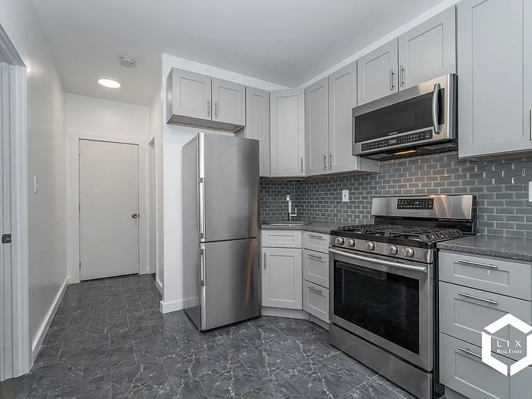 102 Dahill Rd #1R — Photo 17