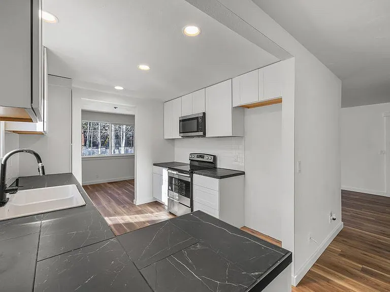 15969 Jacobsen Rd — Photo 3