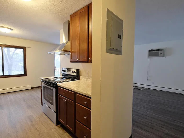 Lakehill Apartments — Photo 15