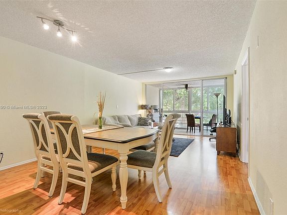 3rd image of 9325 Lagoon Pl APT 307