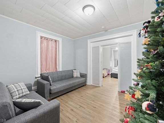 3rd image of 1124 Hampton Pl