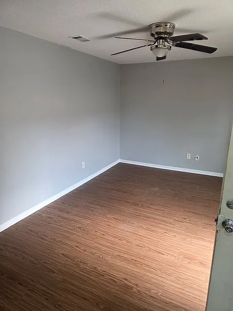 2 bed, 800 sqft, $800 — Photo 3