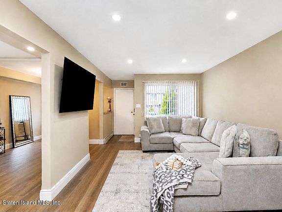4th image of 266 Corona Ave