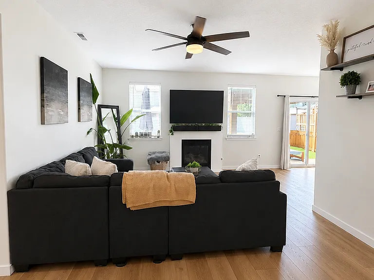 4212 Laredo Dr — Photo 3
