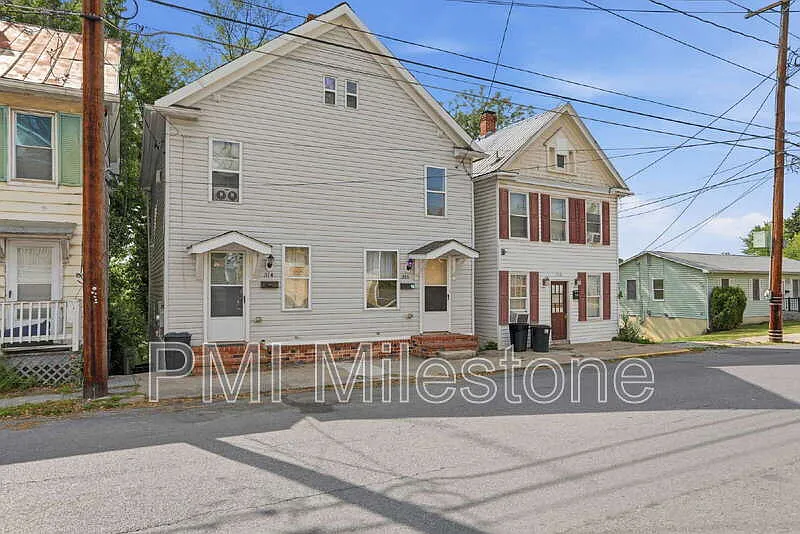 3 bed, 1.5 bath, 1300 sqft, $1,400 — Photo 3