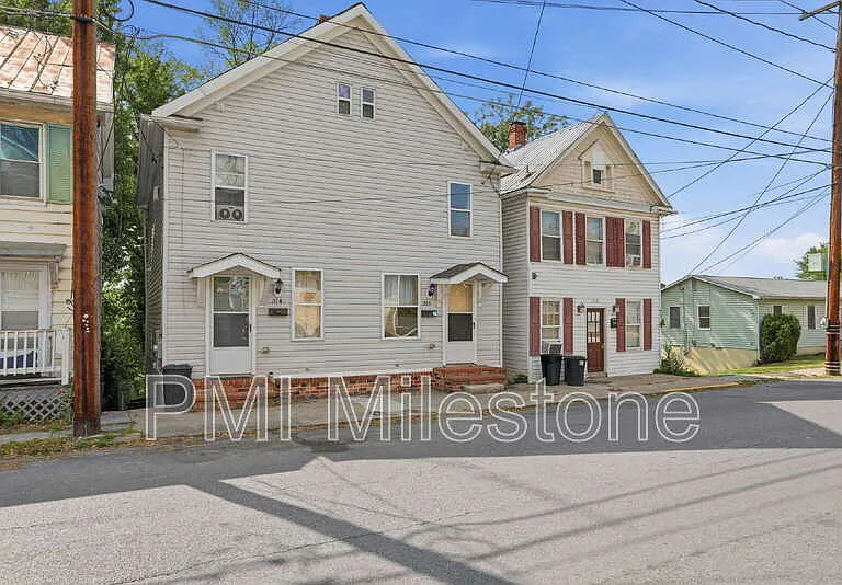 316 N High St — Photo 3