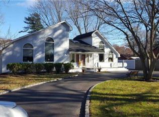 77 Lake Ave, Saint James, NY 11780