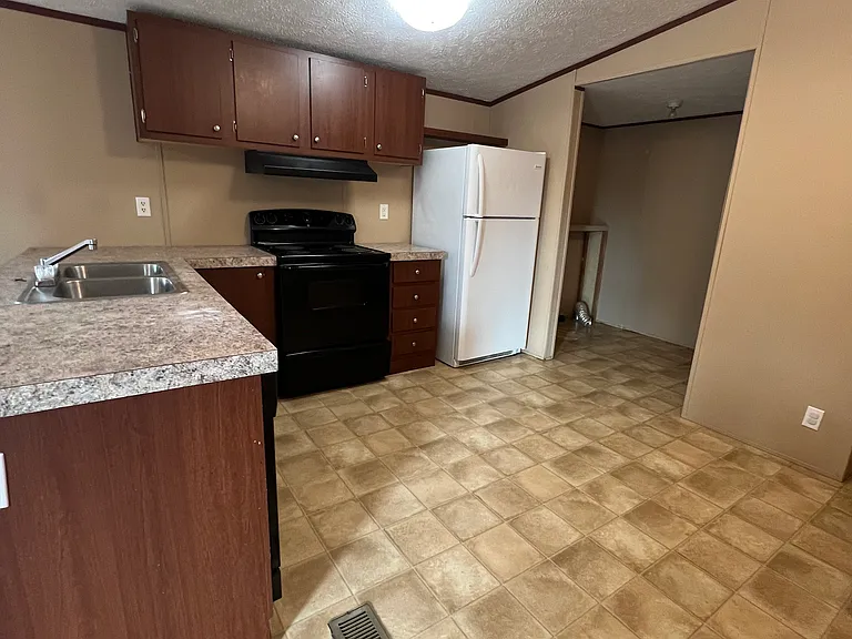 342 E Union St — Photo 2