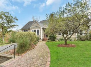 49 Overlook Rd, Livingston, NJ 07039
