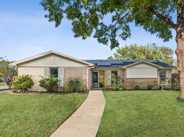 3101 Meadow Wood Ln, Bedford, TX 76021