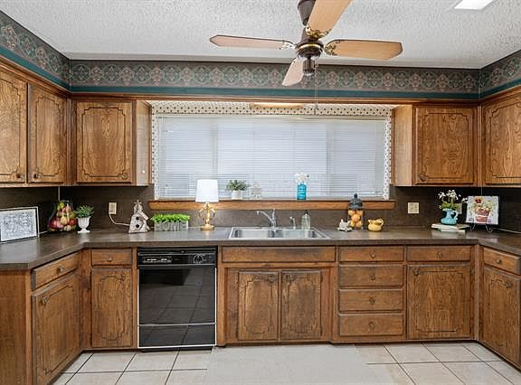 4th image of 1703 Princeton Dr