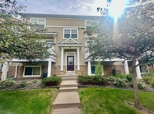 1683 Village Trl E UNIT 4, Maplewood, MN 55109
