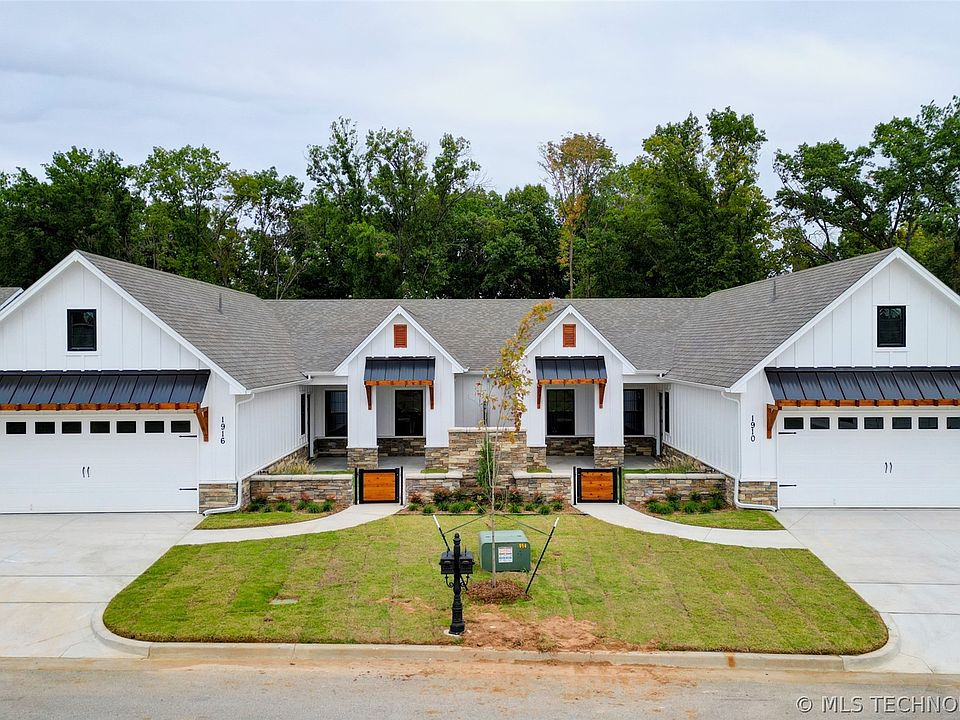 2nd image of 1940 W Huntsville Pl