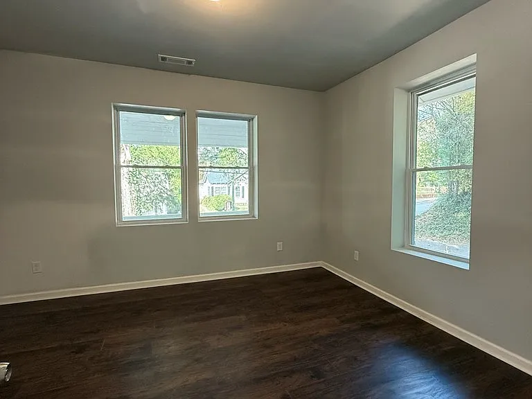 312 Kingston Ave NE — Photo 12