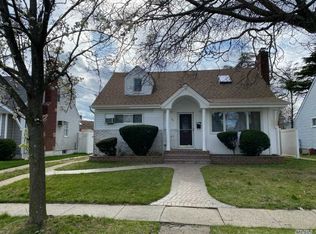40 Branch Ave, Freeport, NY 11520