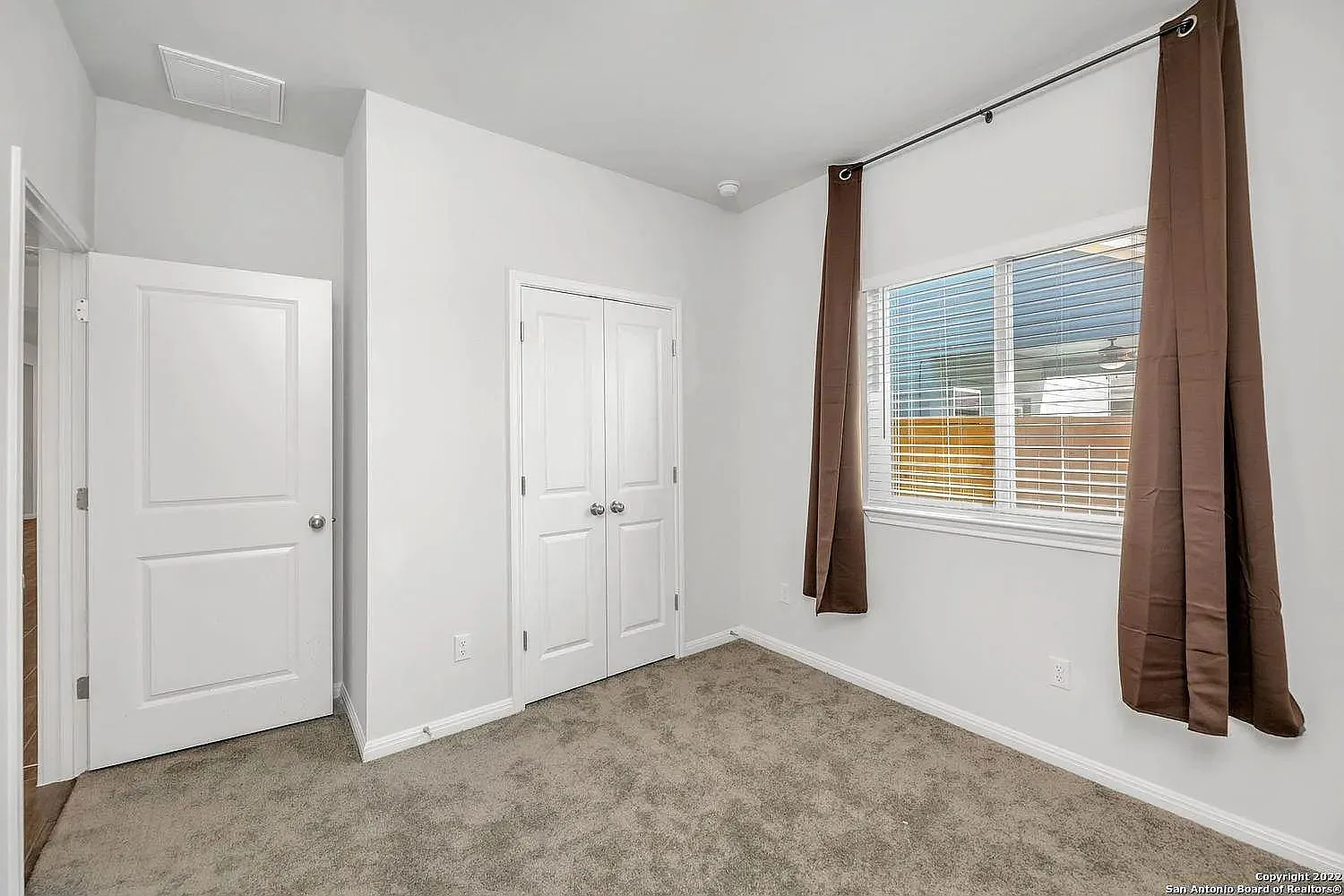 3 bed, 2.0 bath, 1424 sqft, $1,795 — Photo 3