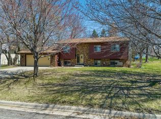 2061 Greenwood Dr NE, Owatonna, MN 55060