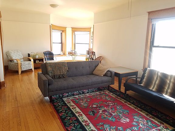 5th image of 858 W Oakdale Ave #2943