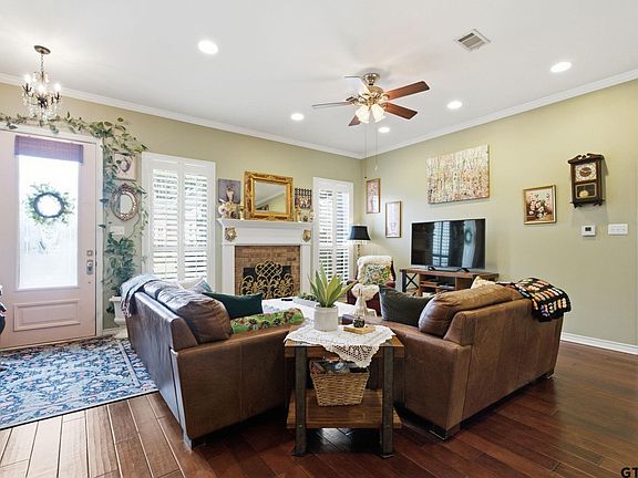 2nd image of 804 Festoon Ct