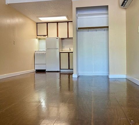 3rd image of 408 Springbrook Dr #408