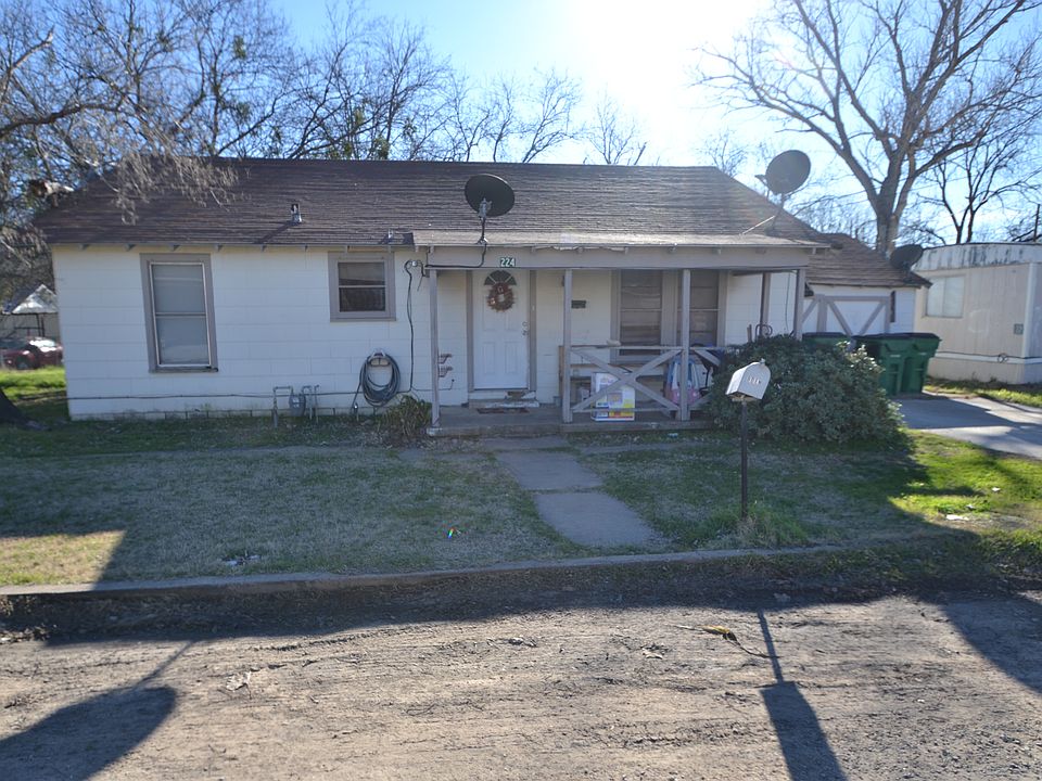 1st image of 224 W Hampton Ave