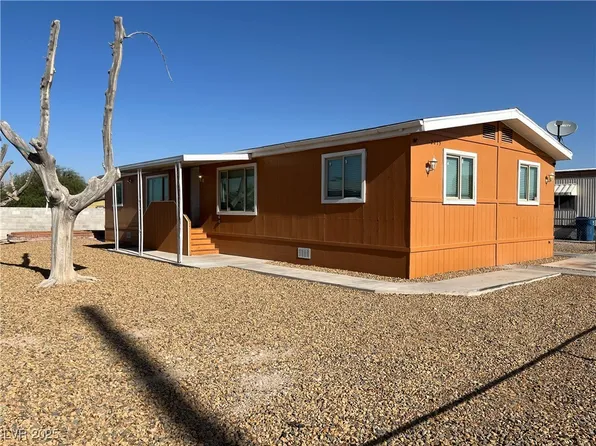 2273 Toiyabe St, Sunrise Manor, NV 89156