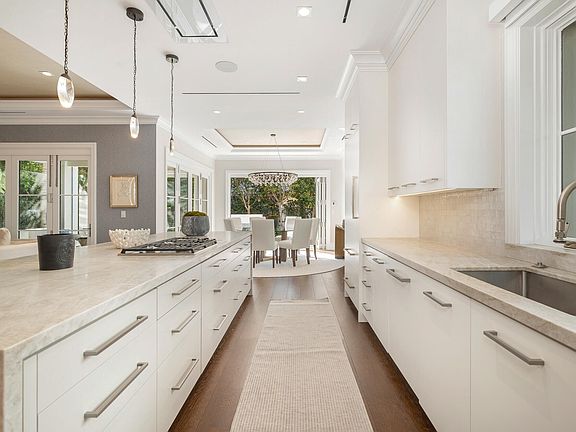 5th image of 218 Everglade Avenue