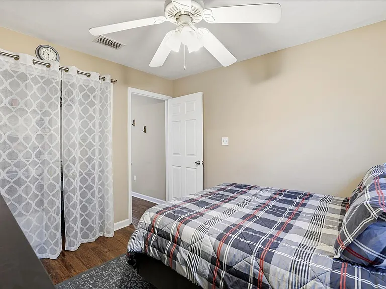 990 W Brevard St — Photo 13