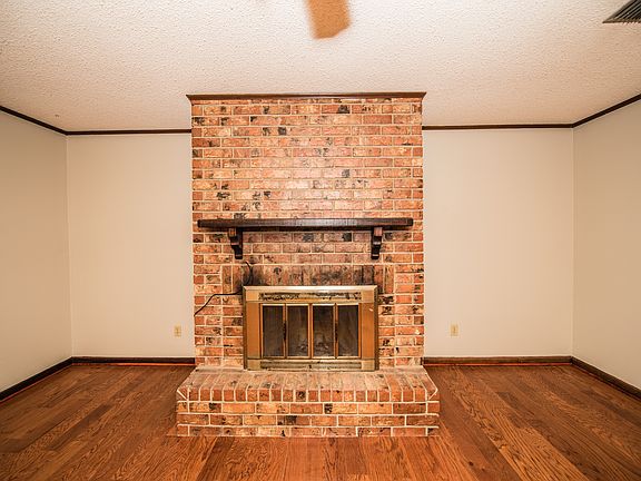 5th image of 225 Vivian Dr