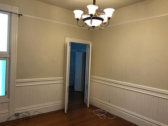 5th image of 2619 Sacramento St