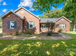 107 Southern Pines Dr, Shelby, NC 28152